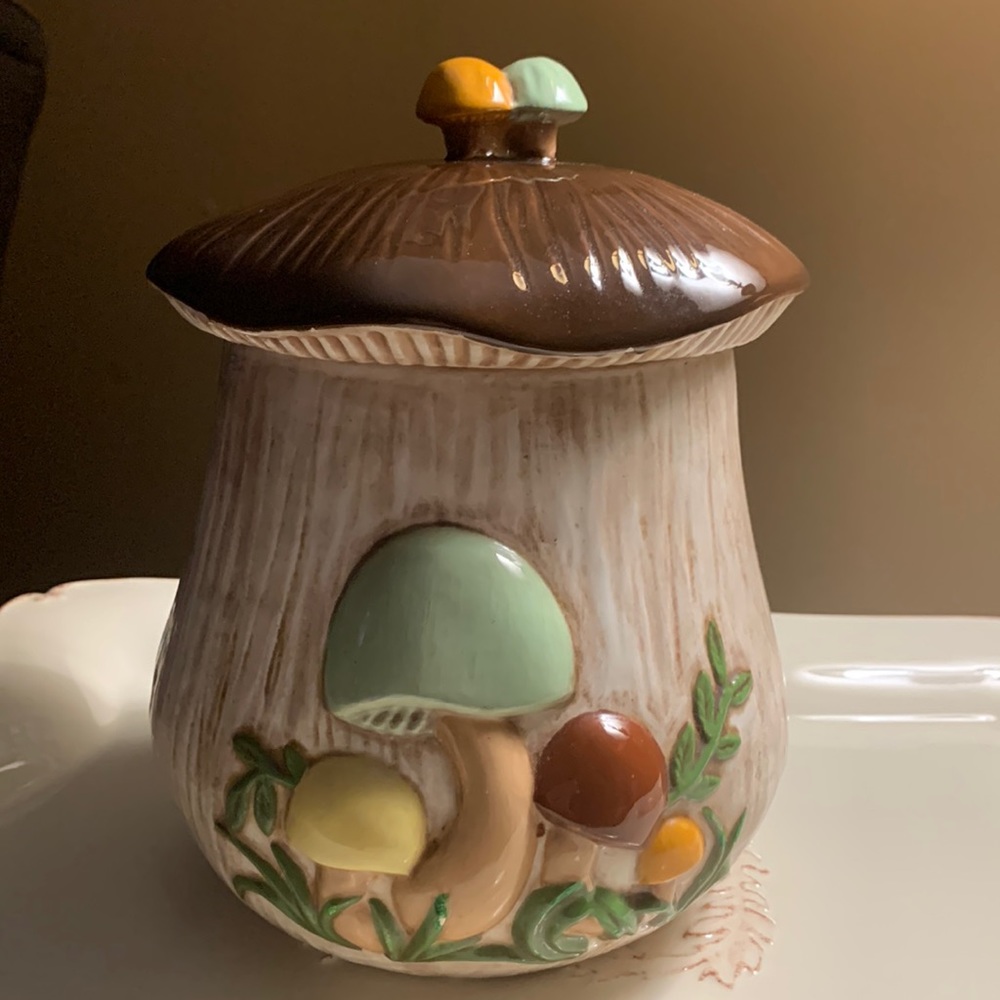 Vintage Arnel’s Mushroom Cookie Jar.